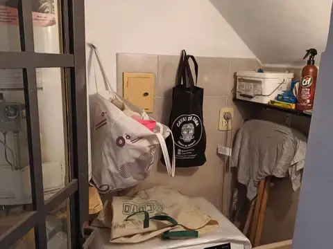 Montevideo 1600, Piso pb