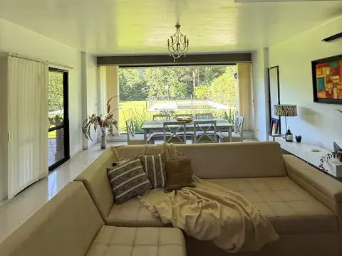 Casa 6 ambientes con 3 baños