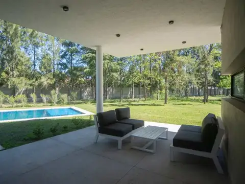 VENTA CASA 4 AMB PISCINA A ESTRENAR  GREENVILLE