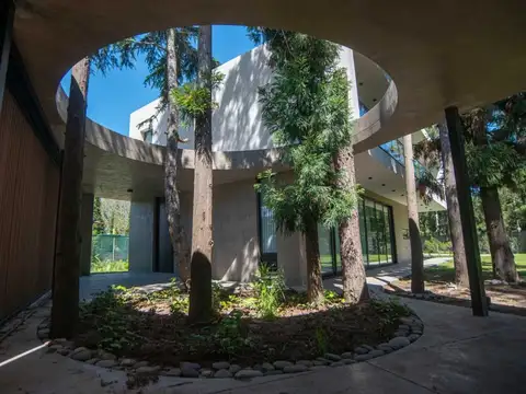 Casa en Venta en Countries y Barrios Cerrados en Berazategui, USD 790.000