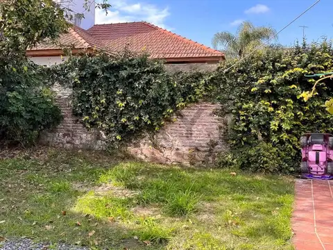 CASA DE 4 AMBIENTES EN VENTA CON COCHERA PARA RECICLAR