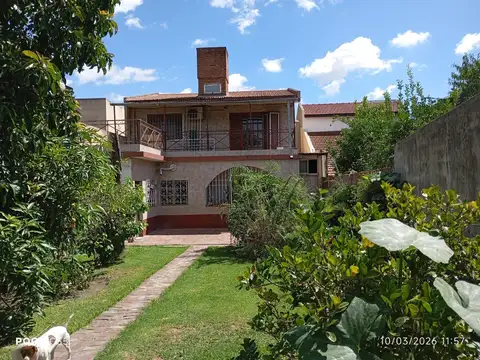Casa de 5 ambientes a la venta en Rafael Calzada