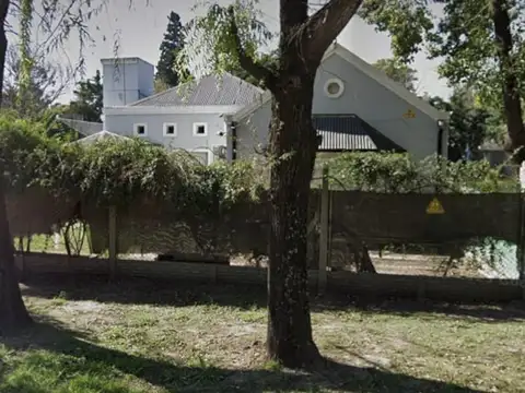 Vendo casa. Zona residencial.