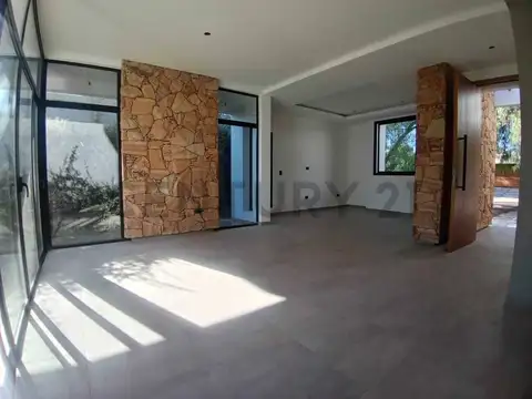 CASA A ESTRENAR EN VENTA EN BARRIO TERRUÑOS DE ARAOZ
