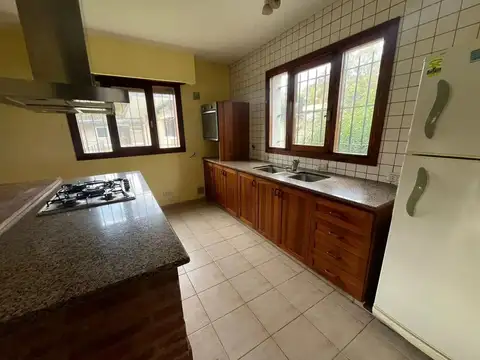 Casa en Venta con 3 cocheras