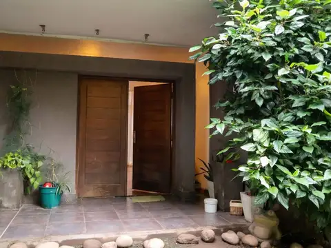 Casa en Venta con 3 cocheras