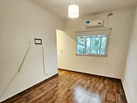 Casa en Alquiler con 2 cocheras