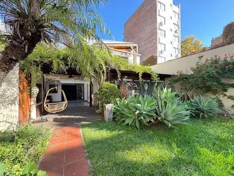 Casa 8 ambientes con 4 baños