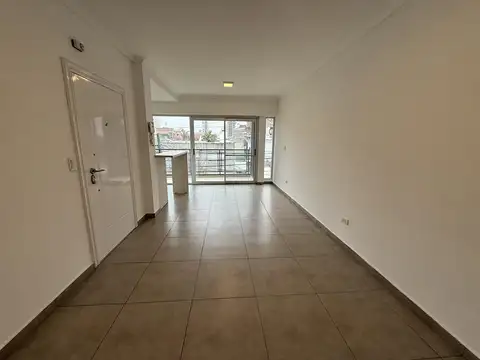 Departamento semipiso de 3 ambientes con balcon en ALQUILER - Wilde Avellaneda