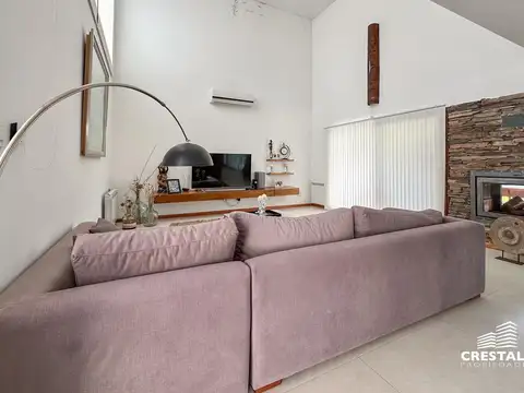 Casa 3 ambientes con 2 baños