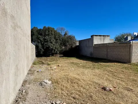 Terreno en Venta en Villa Esquiu, Capital