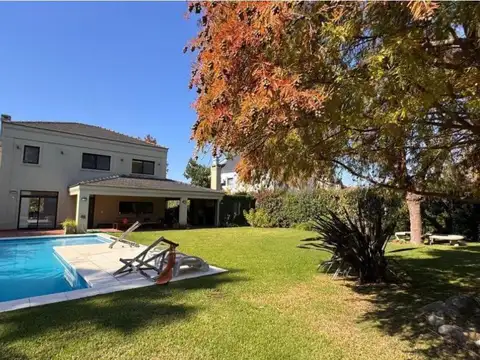 Oportunidad Venta Casa en Escobar barrio Septiembre 6 ambientes, parque y pileta