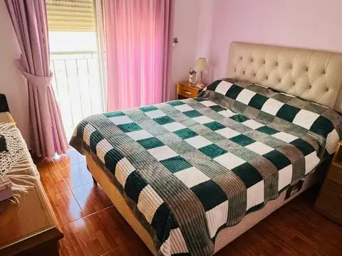 California e/ Salom y Santa Magdalena