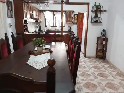 Casa 4 ambientes con 1 baño
