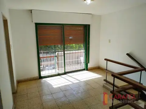 VILLA CABRERA –apta credito CASA DE 5 DORMITORIOS Y 2 BAÑOS