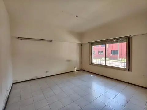 VENTA GALPON CON DEPOSITO PLANTA BAJA CENTRO LUJAN