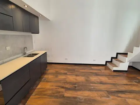 Depto Tipo Casa en Alquiler de 4 ambientes