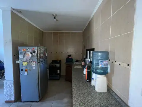 Casa 7 ambientes con 1 baño