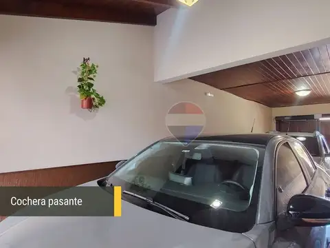 Casa 5 ambientes en venta con quincho y playroom