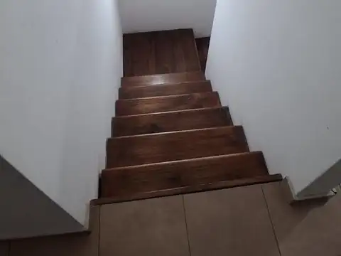 Depto Tipo Casa 3 ambientes con 2 baños