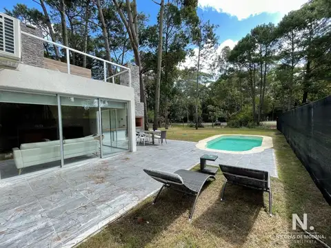 Casa 4 ambientes con 2 baños