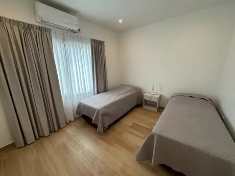 Casa en Alquiler en Miralagos