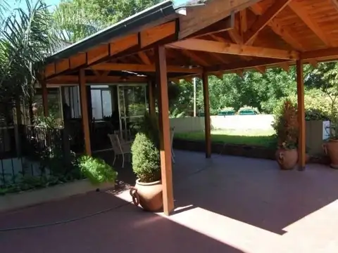 Zamudio 5500 V. Pueyrredón Casa 300m² 5amb c/coch U$390.000