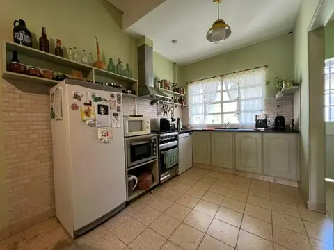 Excelente chalet de 5 ambientes con depto - Villa Ballester