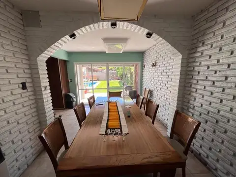 Casa en Venta con 2 cocheras