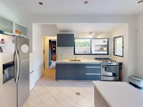 Casa 7 ambientes con 2 baños