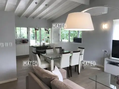 Casa en Venta con 2 cocheras