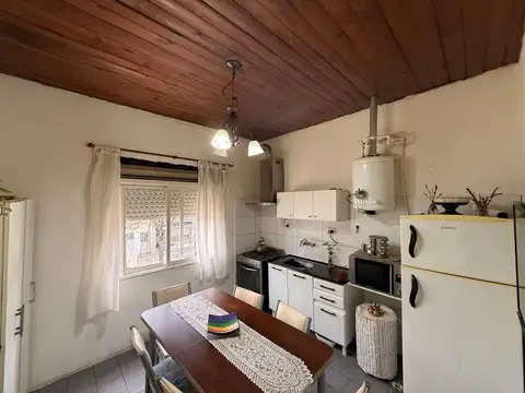 Casa 6 ambientes con 4 baños