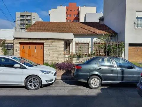 EN  CENTRO DE MORON A 2 CUADRAS DE LA  CATEDRAL 10 MTS FTE