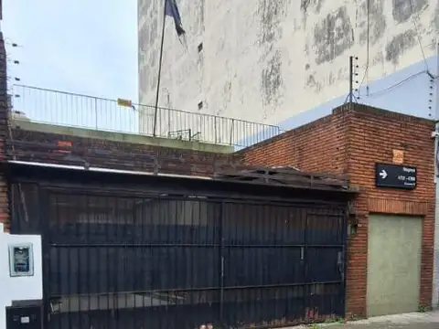 Casa de 4 Ambientes en Planta Baja con Cochera y Terrazas