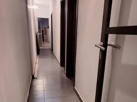 Casa de 4 Ambientes en Planta Baja con Cochera y Terrazas