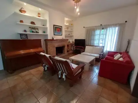 Casa 5 ambientes con 3 baños