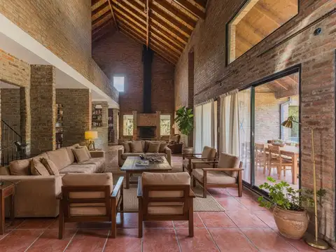 Casa 6 ambientes con 3 baños