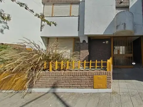 Casa en 2 plantas,201 m2 tot, 4 dorm, 2 patios, 3 baños