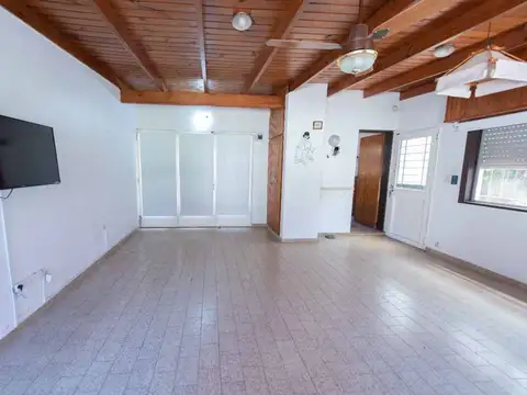 CASA DE 3 DORMITORIOS VENTA VILLA ELISA CON PILETA