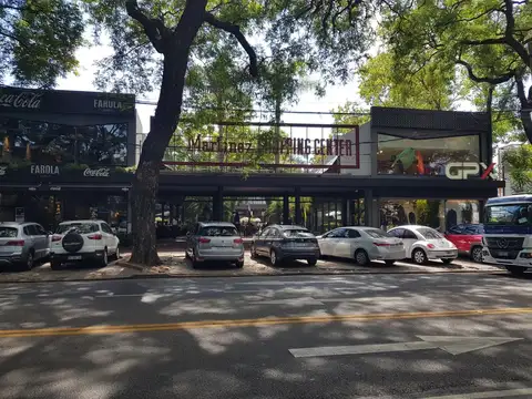 Local en 2 plantas Av Libertador 13925 Shopping Martinez 