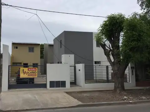 Comodo departamento en Longchamps sobre Yrigoyen