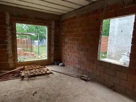 Casa 4 ambientes con 2 baños