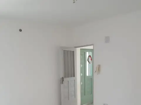 RUEDA 2400, Piso 1