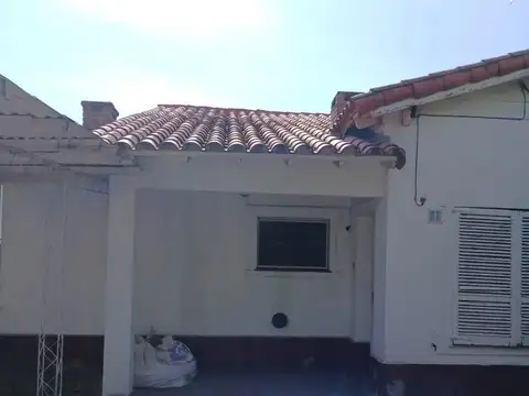 Casa en venta - 4 Dormitorios 2 Baños - San Nicolás