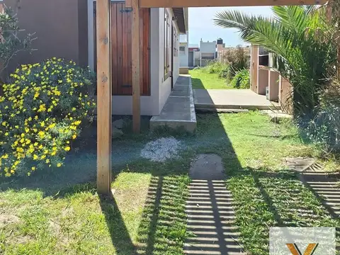 Bermudas e/ Avenida Saint Tropez y Taormina