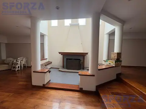 Casa 10 ambientes con 4 baños