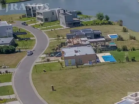 Casa en Venta con 4 cocheras