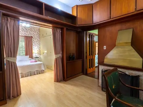 Casa en Alquiler con 3 cocheras