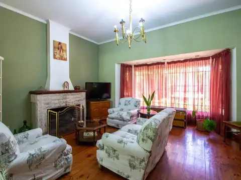 Casa 7 ambientes con 5 baños