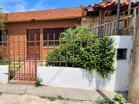 VENTA CASA ESQUINA 3 DORMITORIOS B GENERAL BUSTOS